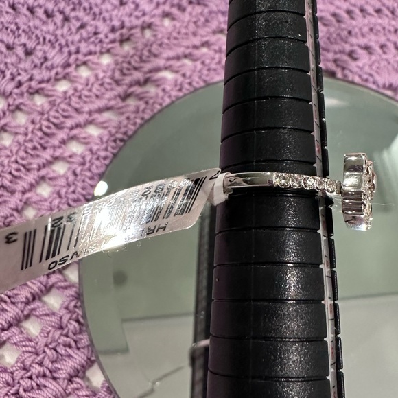 NWT Hello Kitty Crystal Flat Face Pave Red Enamel Bow Ring - Picture 13 of 16